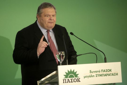 Συγγνώμη από τον Παπανδρέου απαίτησε ο Βενιζέλος