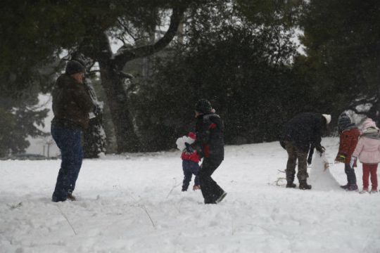 Δήμοι σε ετοιμότητα, οδηγίες προς τους πολίτες εν όψει χιονιά