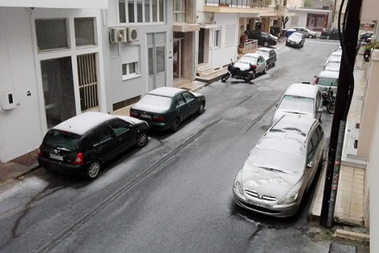 Εγκλωβισμένοι σε φαράγγι στα Χανιά – Χιονίζει και μέσα στο Ηράκλειο