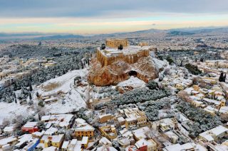 Εξασθενημένο έφτασε στην Αθήνα το «τρίτο κύμα»