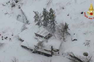 Η χιονοστιβάδα σκέπασε πάνω από τριάντα ζωές