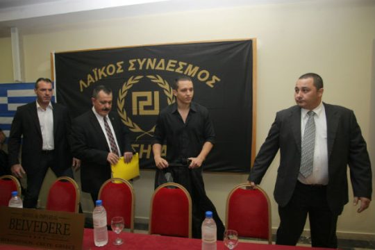 «Βιομηχανία» μηνύσεων εκπαιδευτικών από τη Χρυσή Αυγή στα Χανιά
