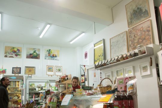 Ενα μανάβικο γεμάτο ζωγραφική