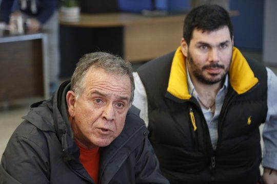 Επίδειξη ισχύος με φόντο τους πρόσφυγες στο Ελληνικό