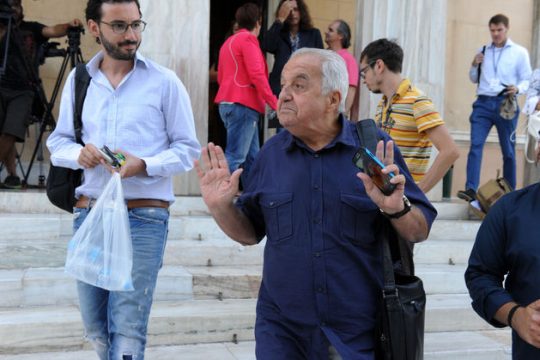 Προσωπικές σχέσεις με τον υπουργό