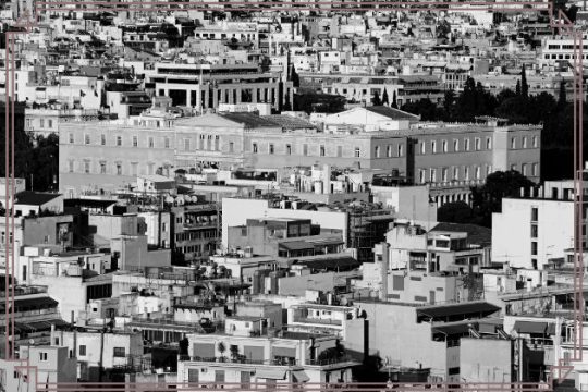 Σαν τις μέλισσες ή σαν τους λύκους;
