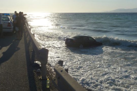 Νεκρός 23χρονος από πτώση αυτοκινήτου στη θάλασσα