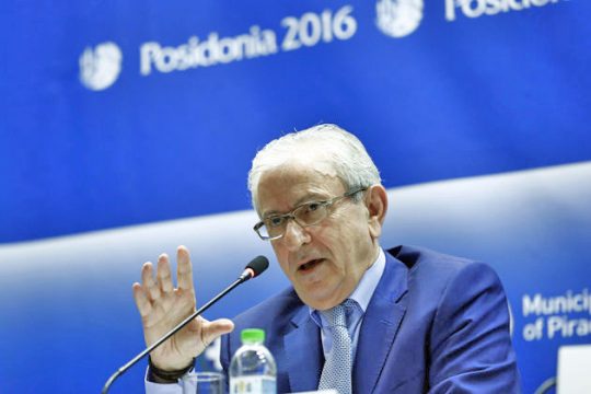 Μάνα θα πάω στα καράβια… Αν με αφήσουν οι συνδικαλιστές