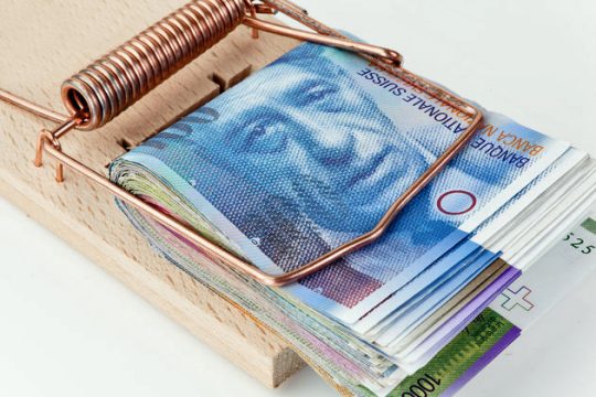 Μήνυση για δάνεια σε ελβετικό φράγκο