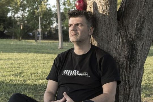 Μεσημέρι Κυριακής με τον Φοίβο Δεληβοριά