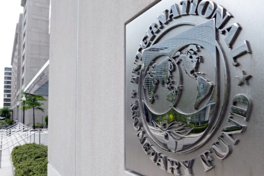 Ραγίζει το… μπετόν του ΔΝΤ