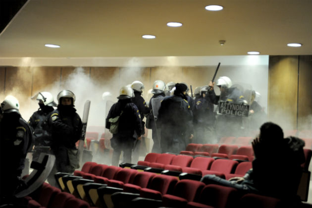 Ένταση, βία και χρυσαυγίτικοι τραμπουκισμοί