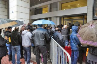Απίστευτη ταλαιπωρία για το Εισόδημα Αλληλεγγύης