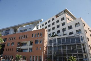 Αφήσαμε την παραγωγή και πιάσαμε τις καρέκλες