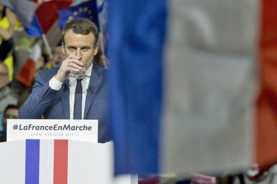 Η πλάστιγγα γέρνει προς τον εκλεκτό του συστήματος