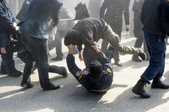 Επεισοδιακή διαμαρτυρία αντιεξουσιαστών κατά του Χρήστου Παππά
