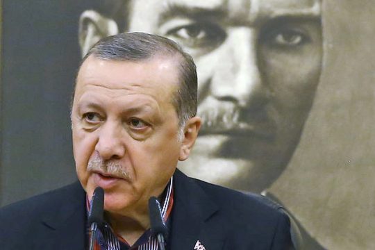 Αναζητώντας στρατηγικά και πολιτικά οφέλη