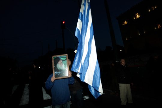 «Ιερή» διαμαρτυρία για τη μονή Εσφιγμένου