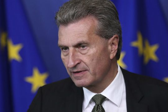 Γκίντερ Έτινγκερ: Ο Αλέξης Τσίπρας έκανε περισσότερα από ποτέ