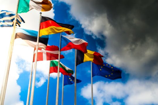 Αύξηση ανισότητας Βορείων/Νοτίων και μεγαλύτερη Γερμανίας/Ελλάδας