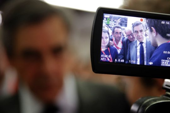 Δεύτερη σφαλιάρα στον Φιγιόν η έρευνα σε βάρος συνεργάτη του