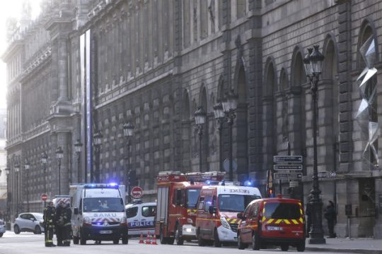 Οπλισμένος με μαχαίρι προσπάθησε να μπει στο Λούβρο