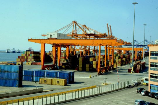 Θαλάσσια ρύπανση στον σταθμό εμπορευματοκιβωτίων Πειραιά