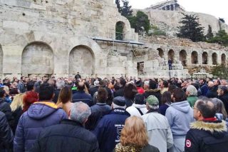 Επεισόδια στο Ηράκλειο, μύηση στην Ακρόπολη