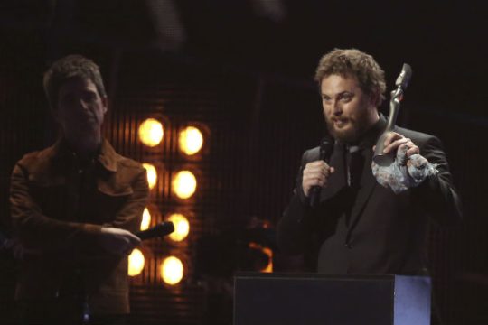 Μεγάλος νικητής των Brit Awards ο Μπάουι