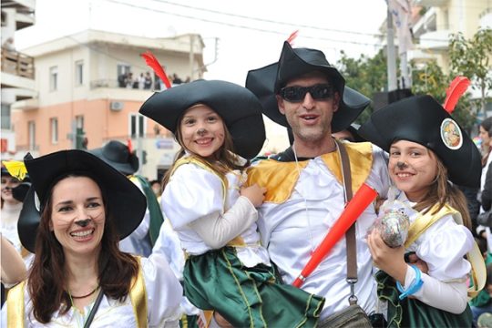 Κορυφώνεται με πολλά ρεκόρ το καρναβάλι του Ρεθύμνου
