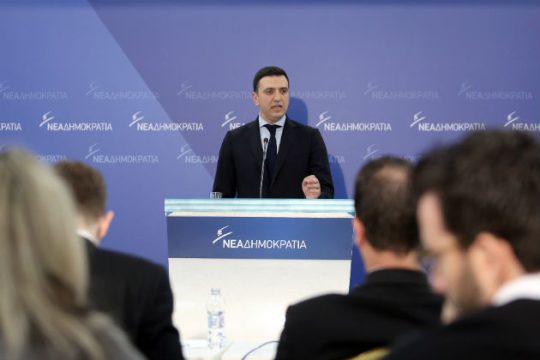 Εξετάζουν τις κινήσεις τους αν δεν κλείσει η αξιολόγηση