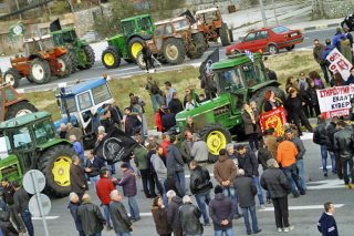 Κλιμακώνοντας για τρίτη εβδομάδα