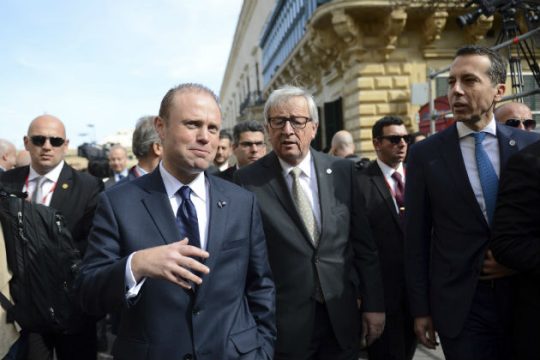 Σύγκλιση για προσφυγικό και για τις διεθνείς προκλήσεις