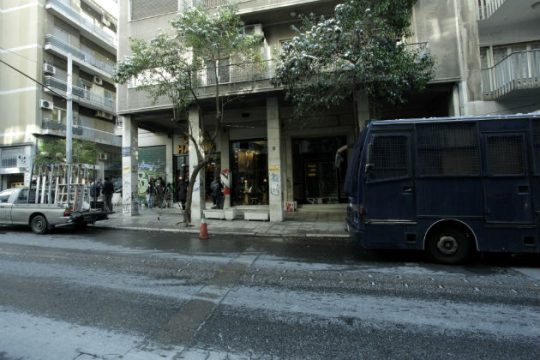 Ακόμη μία επίθεση σε ΜΑΤ στην Τρικούπη
