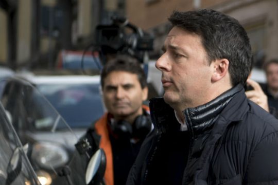 Βέλη κατά Ρέντσι ότι φέρνει διάσπαση στο κόμμα του