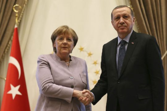 Βαριά ατμόσφαιρα στη συνάντηση Μέρκελ-Ερντογάν