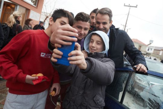 Μητσοτάκης στη Λέσβο με αιχμές για το προσφυγικό