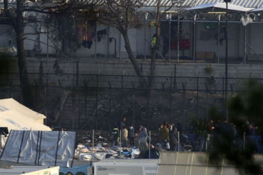 Δυο σκηνές κάηκαν εκτός του hot spot της Μόριας