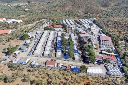 Εκατόν πενήντα λυόμενα σε Κω, Λέσβο και Σάμο