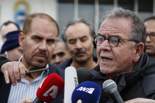 Σκληρές αντιδράσεις της ήσσονος αντιπολίτευσης εναντίον Μουζάλα
