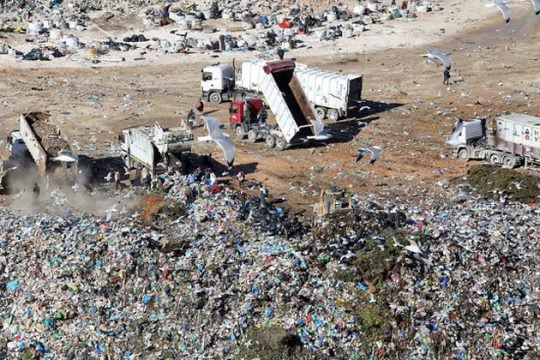 Σκουπίδια: «Οι φτωχοί θα φάνε τη ρύπανση»