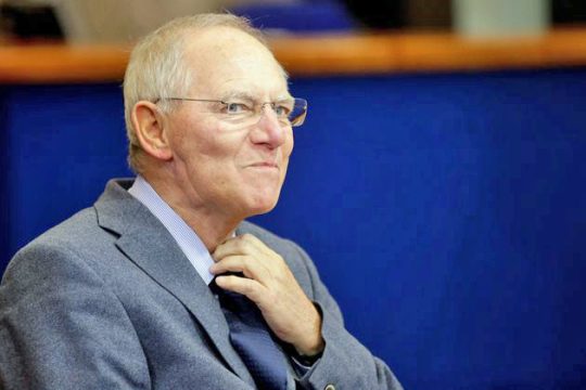 Ο Σόιμπλε έκανε… την «πάπια» για το σκάνδαλο των μετοχών