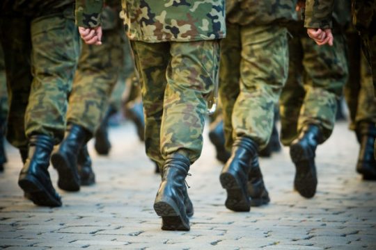 ΦΑΓΑΝΕ: από τις αρβύλες, από τις φανέλες, από τα τζάκετ, από τους πάτους…