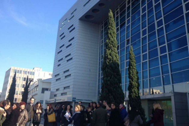 Γενική συνέλευση στο πεζοδρόμιο