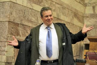 Ποιοι βλέπουν τον Πετρόπουλο στον δρόμο και του λένε «σωθήκαμε»