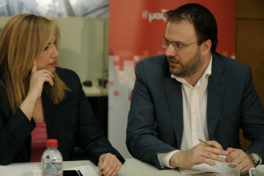 Εμπλεξαν τις «γραμμές» τους ΠΑΣΟΚ-ΔΗΜΑΡ