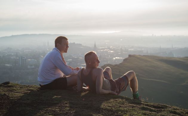 Επικήδειος στο «Trainspotting», σφυροκόπημα στον Τραμπ