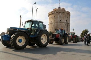 Μπήκαν στην πόλη τα τρακτέρ