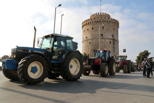 Μπήκαν στην πόλη τα τρακτέρ