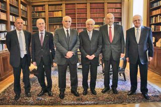 Πρωτοβουλίες για μείωση «κόκκινων» δανείων